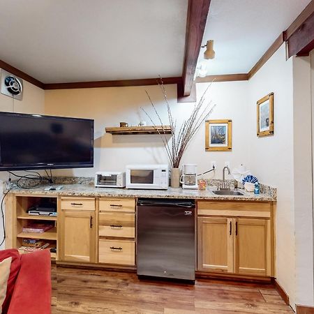 Creekside Retreat & Sierra Townhome Incline Village Room photo